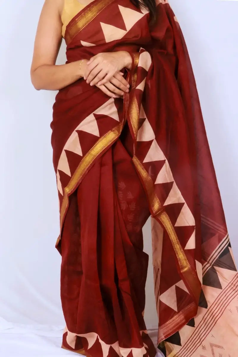 Maheshwari cotton silk saree in Maroon Geometric with Bagru hand block print — Noolagam_2