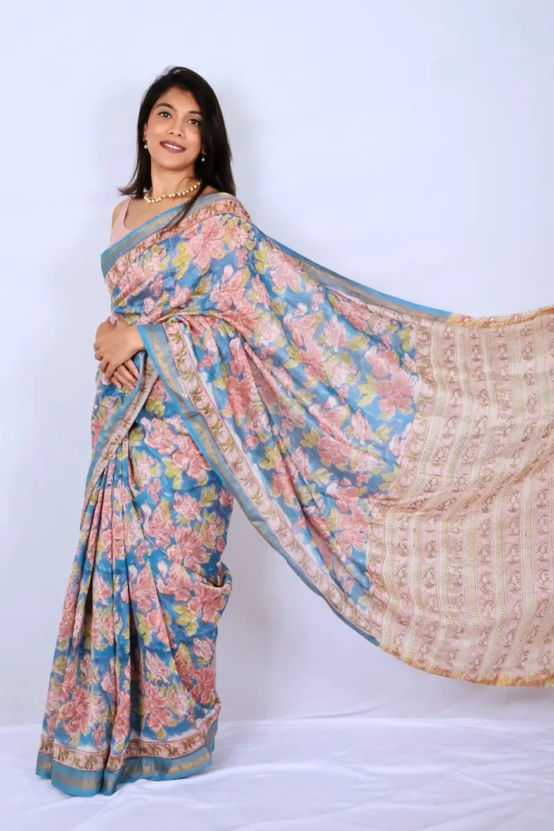 Maheshwari cotton silk saree in Sky Blue Floral with Bagru hand block print — Noolagam_2