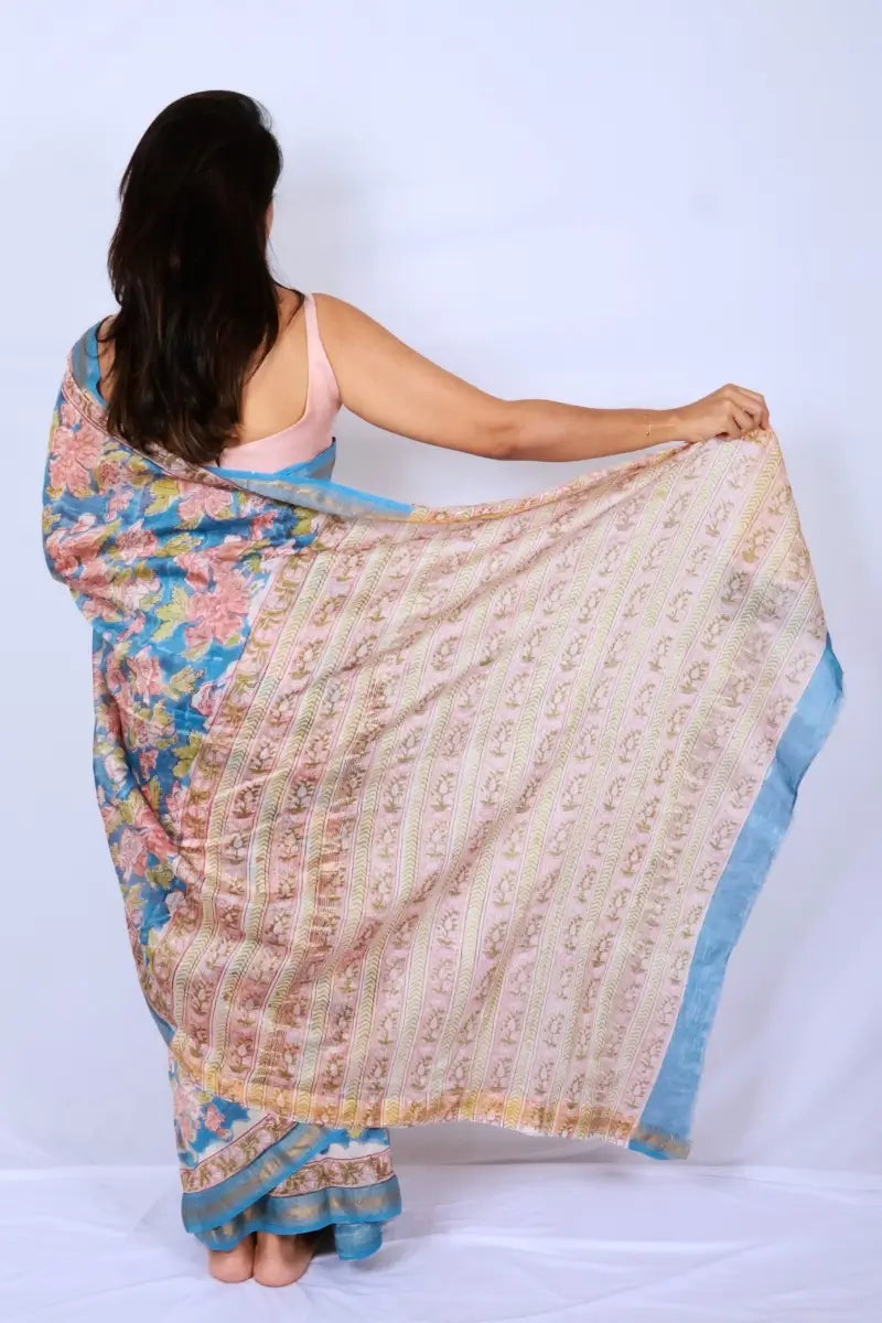 Maheshwari cotton silk saree in Sky Blue Floral with Bagru hand block print — Noolagam_4