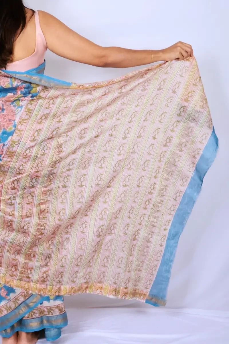 Maheshwari cotton silk saree in Sky Blue Floral with Bagru hand block print — Noolagam_5