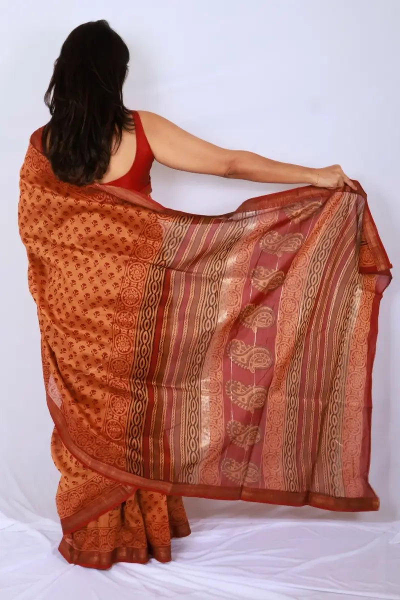 Maheshwari cotton silk saree in Tangerine & Rust with Bagru hand block print — Noolagam_4