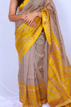 Maheshwari cotton silk saree in Yellow Stripes & Floral Pallu with Bagru hand block print — Noolagam_2