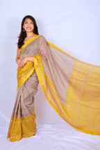 Maheshwari cotton silk saree in Yellow Stripes & Floral Pallu with Bagru hand block print — Noolagam_3
