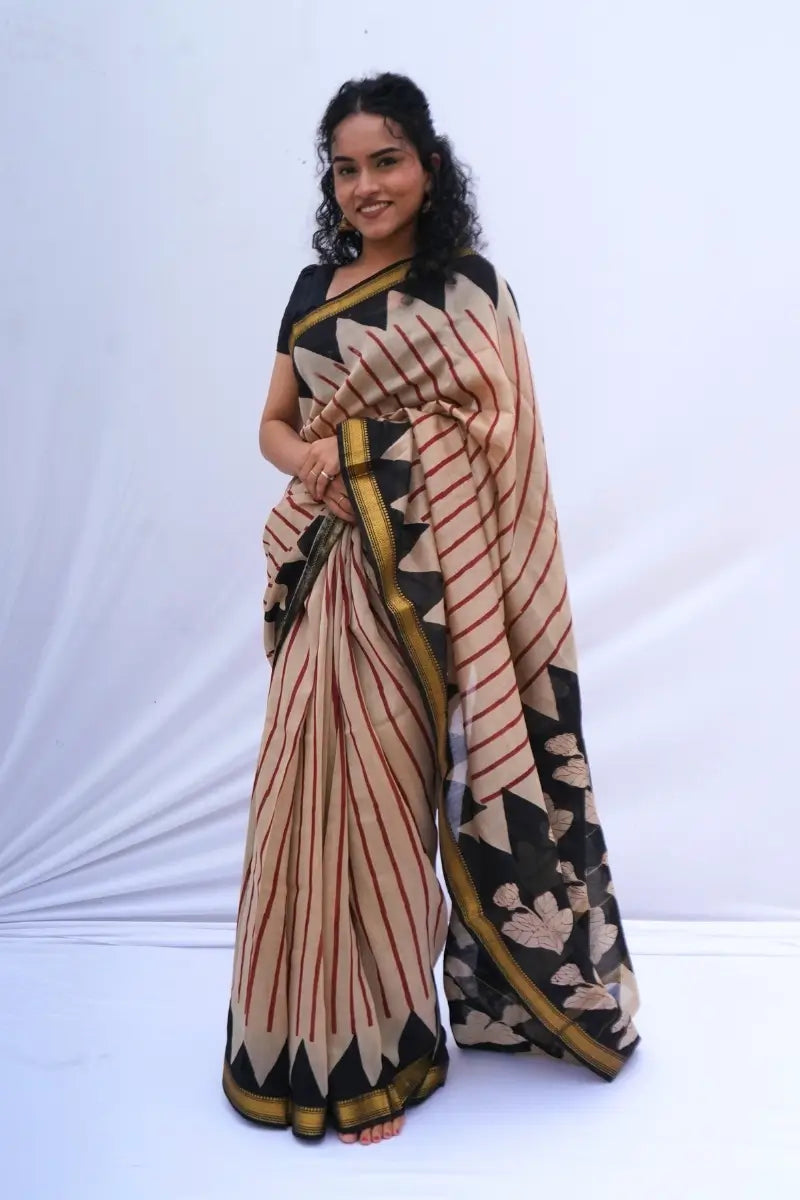 MaheshwaricottonsilkBagruprintedsareeinivoryblackandmadderredwithfloralpallu_Noolagam