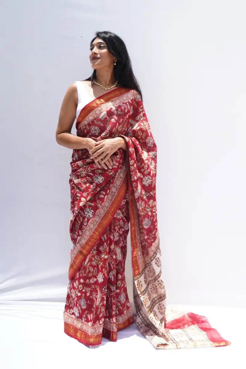 MaheshwaricottonsilkhandblockprintedsareewithBagrucrimsonfloralmotifs_Noolagam