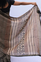 Maheshwaricottonsilksareeinblackandivorywindowcheckswithzariborder_Noolagam_4