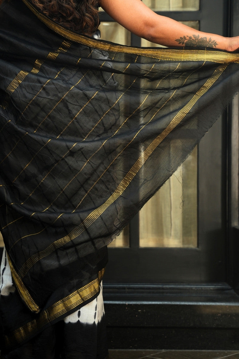 Maheshwari Silk Cotton Leheriya Tie-Dye Saree - Black & Ivory with Gold Border
