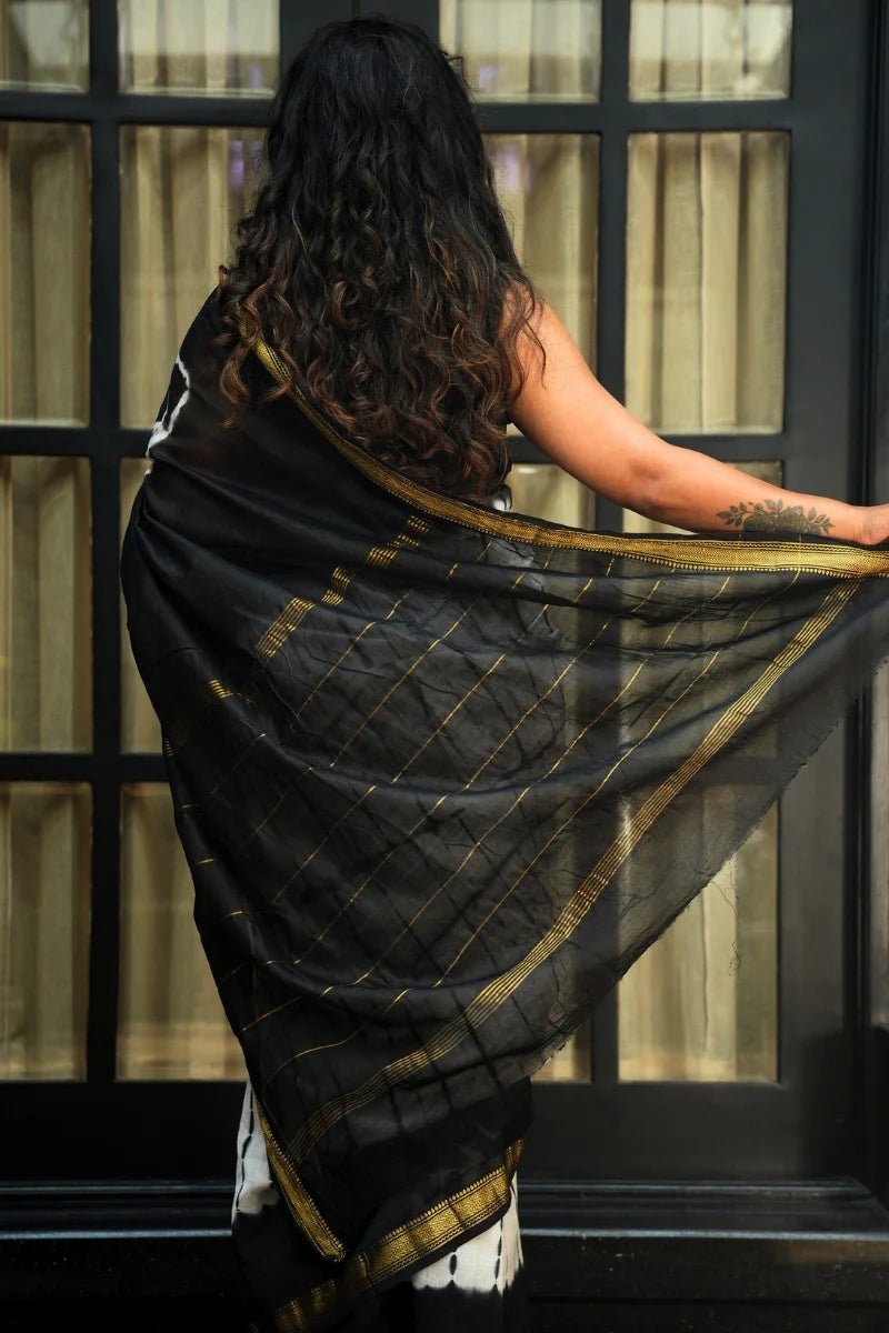 Maheshwari Silk Cotton Leheriya Tie-Dye Saree - Black & Ivory with Gold Border_3
