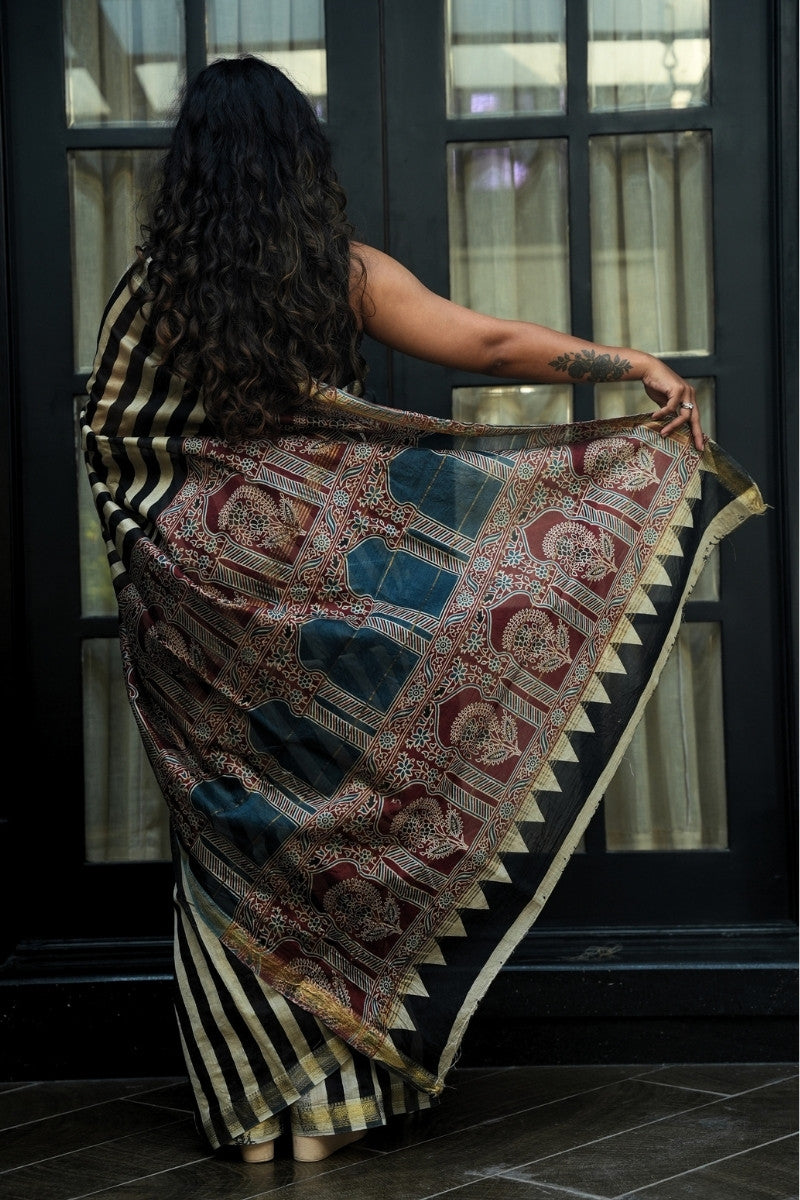 Black Maheshwari silk cotton saree with Bagru block print pallu in rust and indigo Noolagam_4