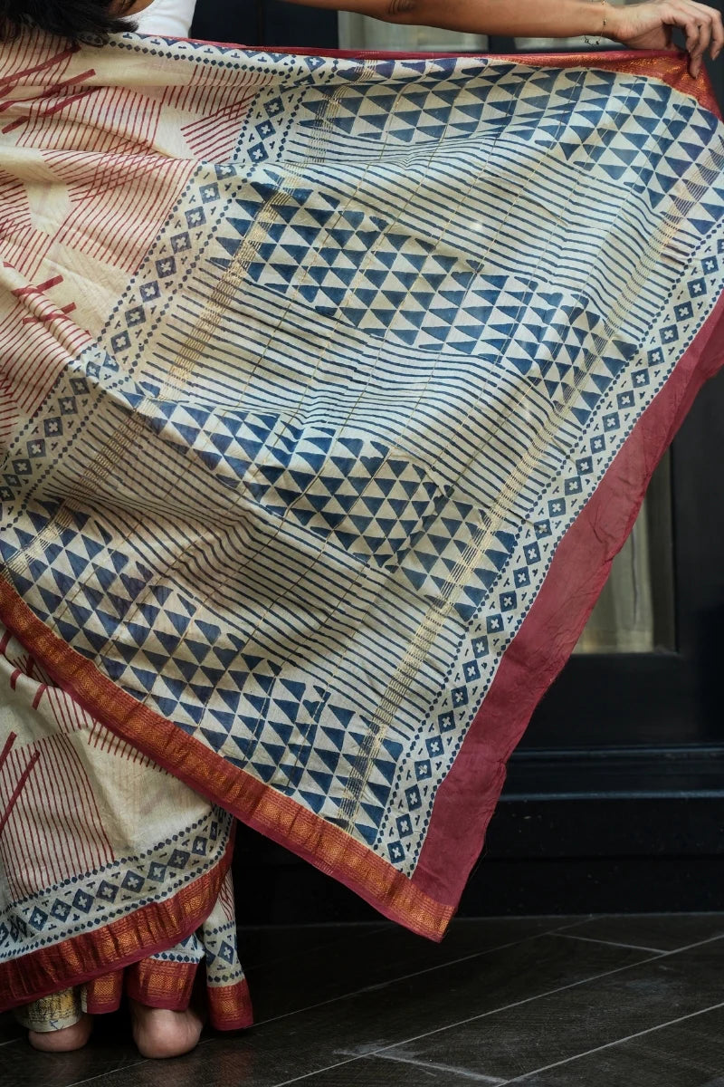 Maheshwari Silk Cotton Hand Block Printed Saree - Ivory, Dusty Rose & Indigo_4