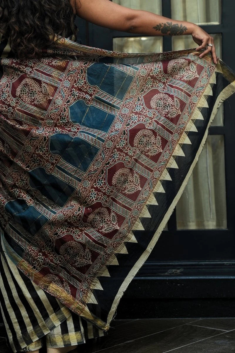 Maheshwari Silk Cotton Bagru Printed Saree - Black, Ivory, Rust & Indigo_4